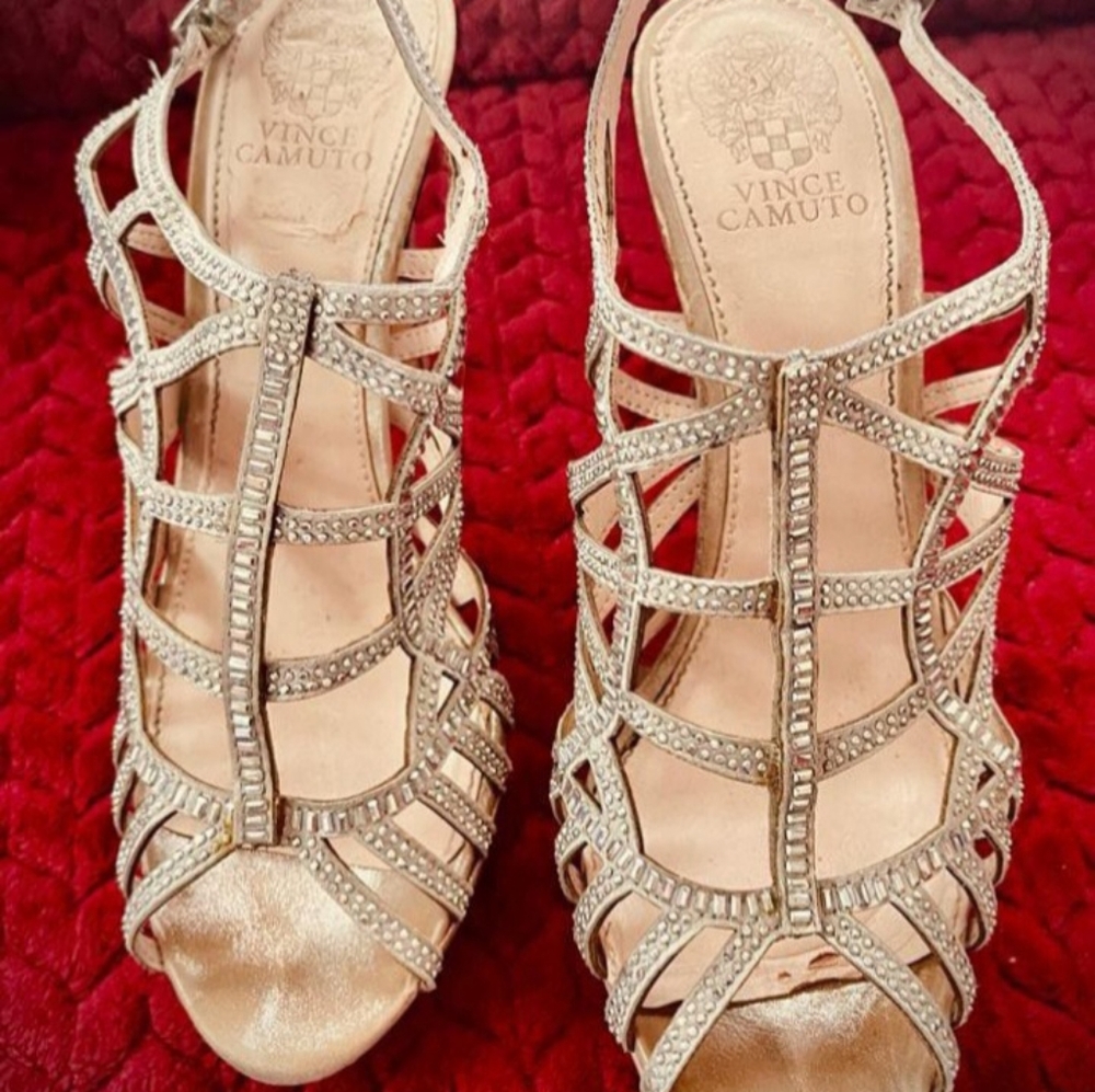 VINCE CAMUTO GORGEOUS SANDALS,  SIZE:10. HEEL'S HIGHT: 5". EXCELLENT CONDITION!! - Picture 3 of 3